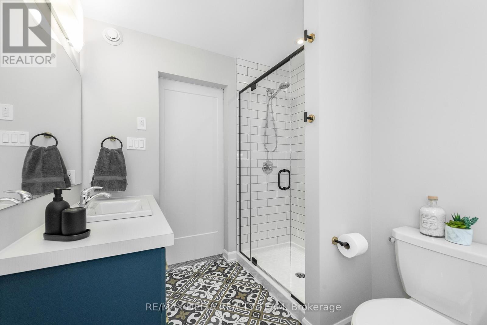 Photo 37 of 688 Geneva Crescent, Russell ON