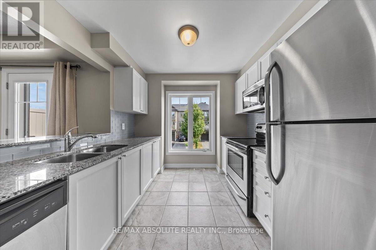 Photo 10 of 415 Rosingdale Street, Ottawa ON