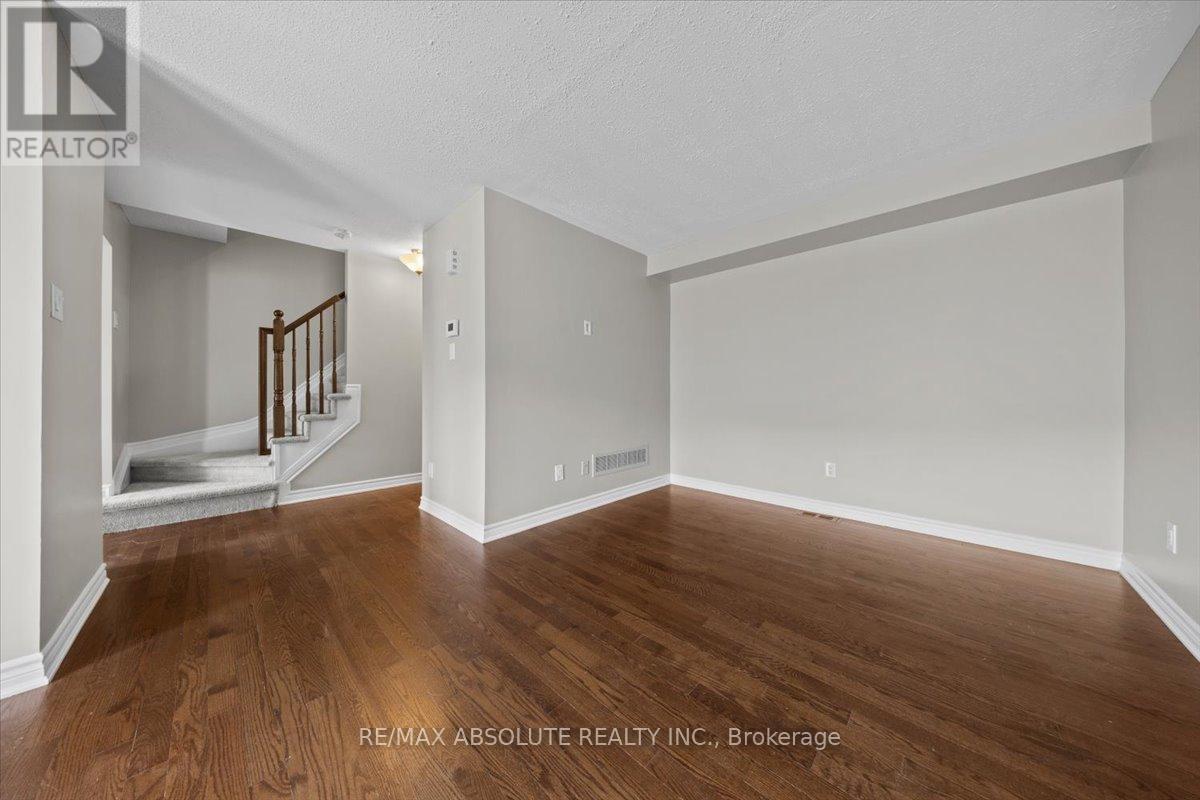 Photo 14 of 415 Rosingdale Street, Ottawa ON