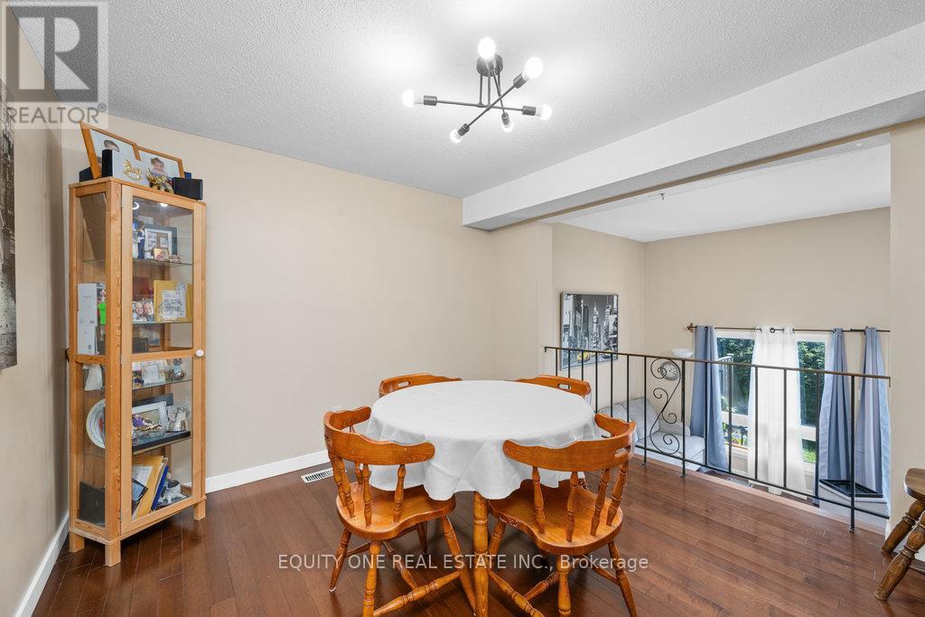 Photo 7 of 5 2 Bertona Street, Ottawa ON