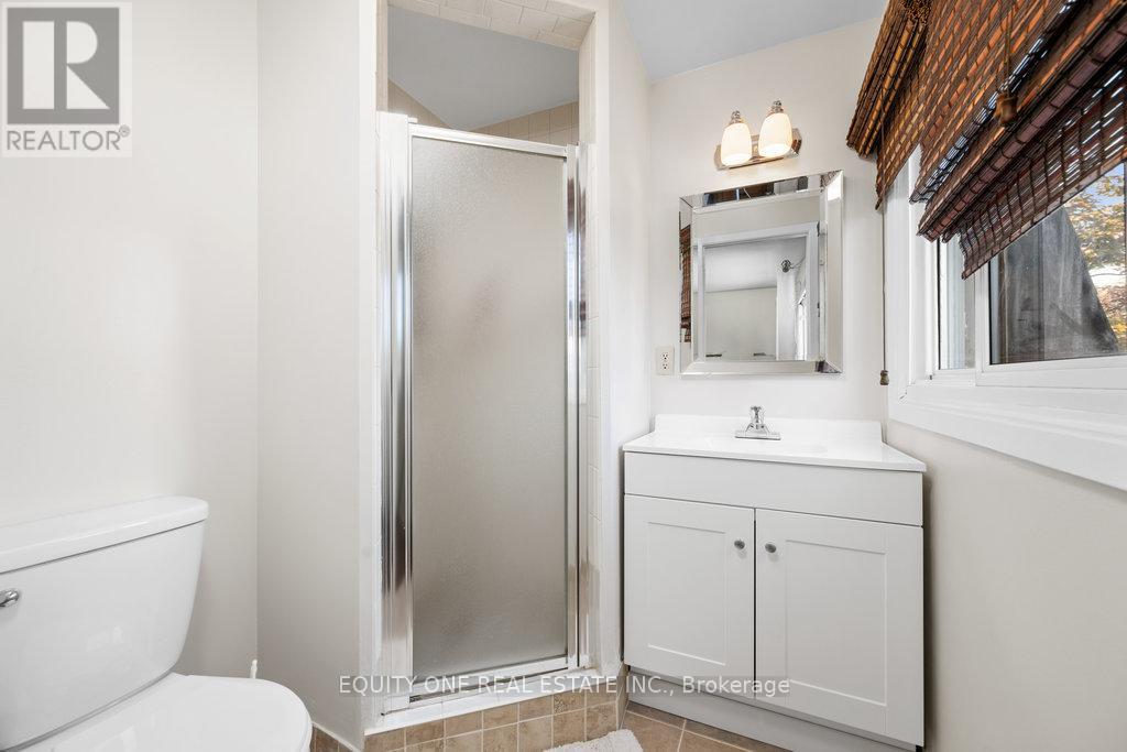 Photo 8 of 5 2 Bertona Street, Ottawa ON