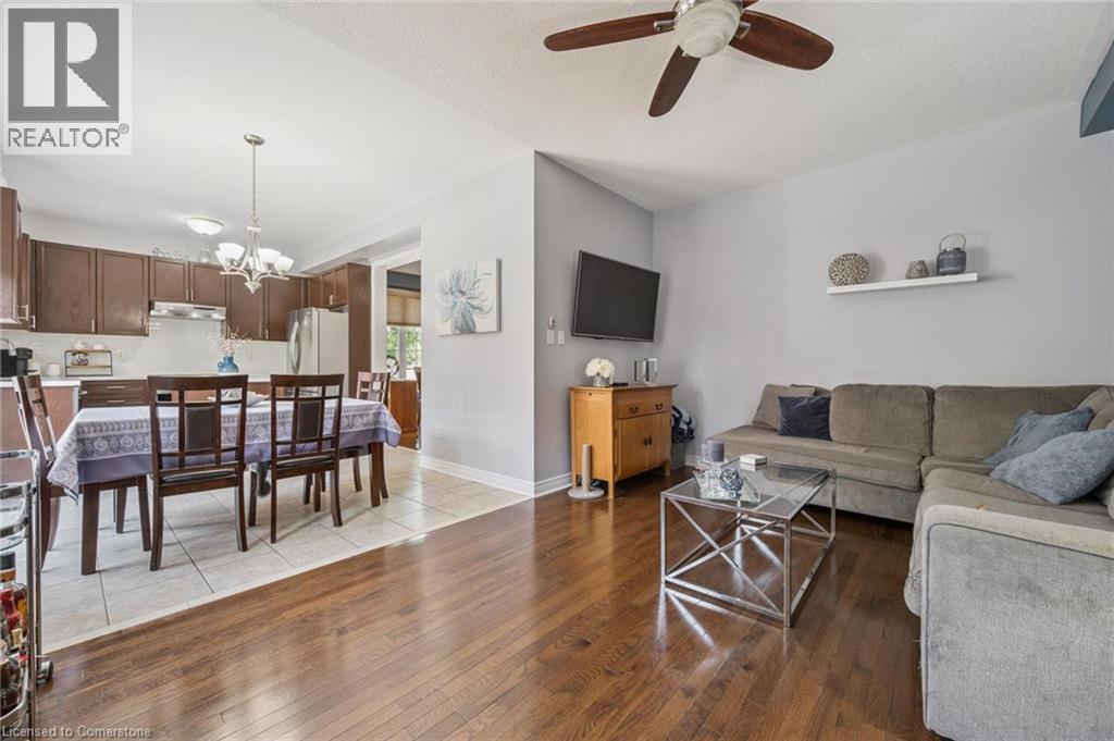 Photo 3 of 14 Joywill Court, Brampton ON