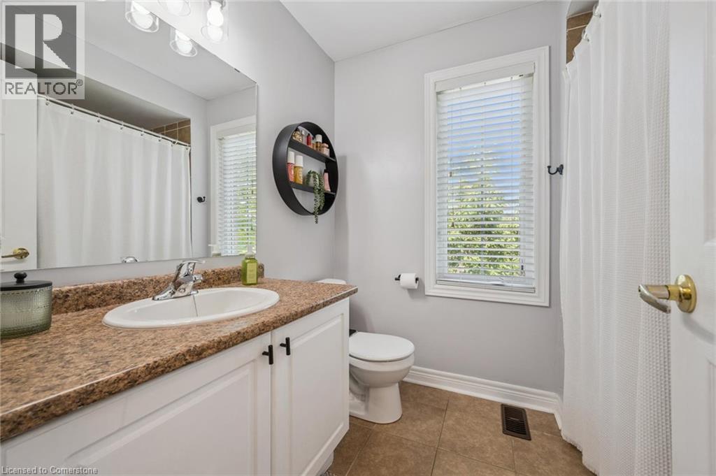 Photo 8 of 14 Joywill Court, Brampton ON