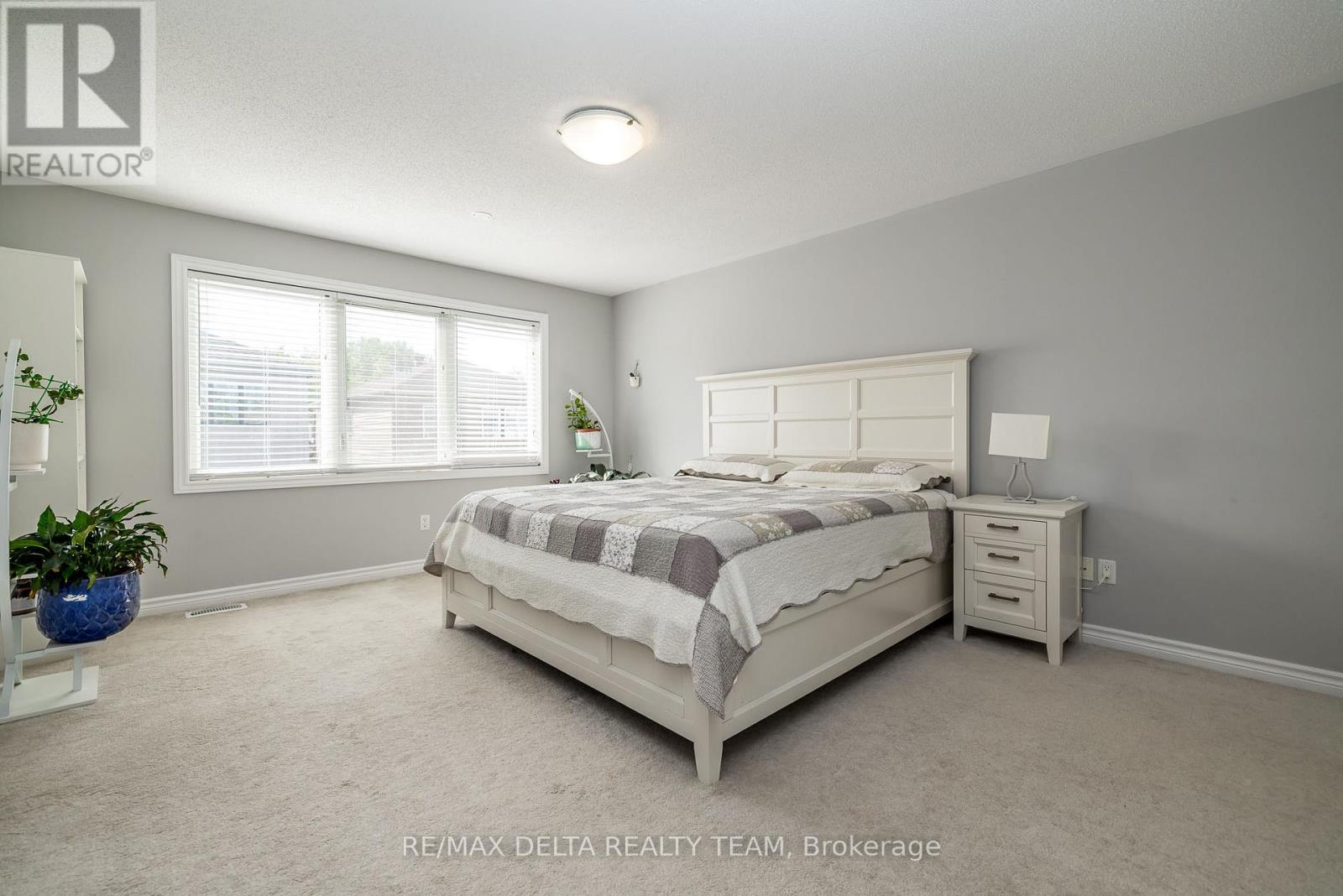 Photo 11 of 218 Enclave Walk, Ottawa ON