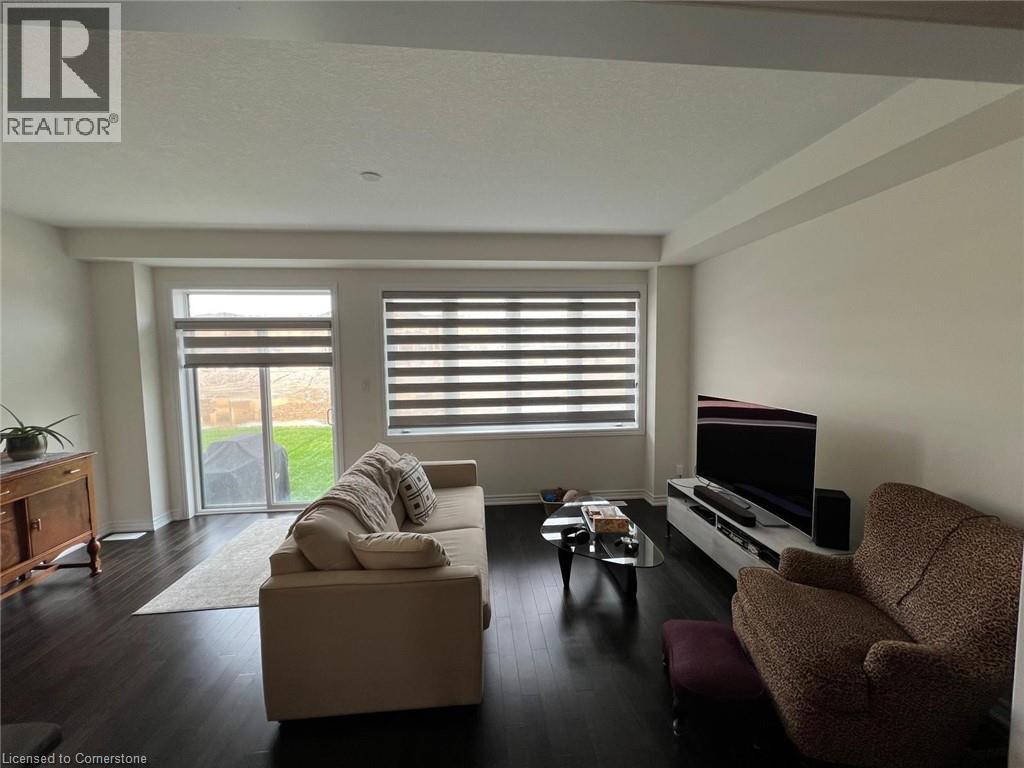 Photo 15 of 275 Gillespie Drive, Brantford ON