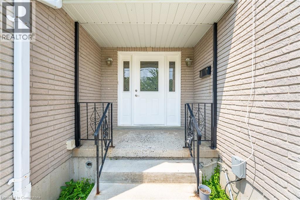 Photo 18 of 50 Albemarle Street, Brantford ON