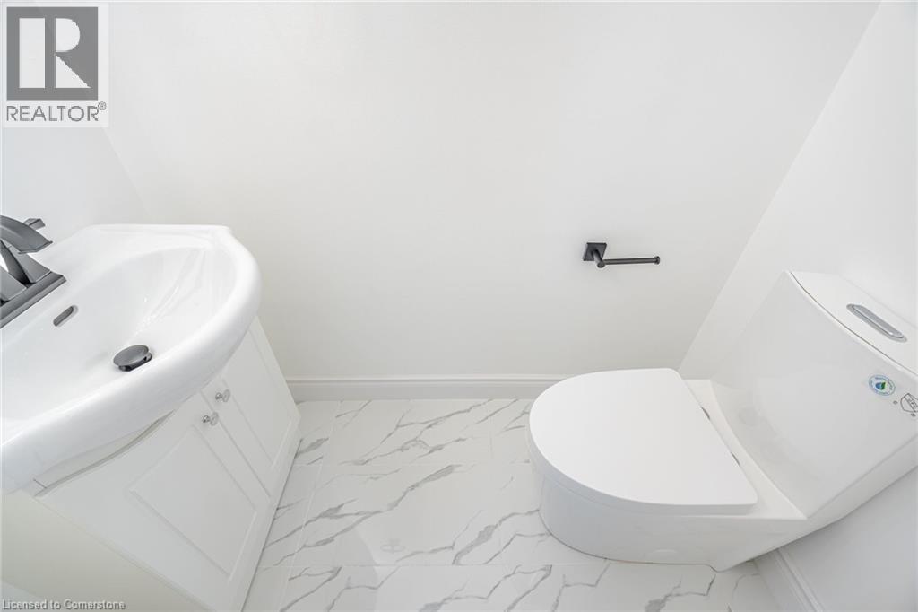 Photo 31 of 50 Albemarle Street, Brantford ON