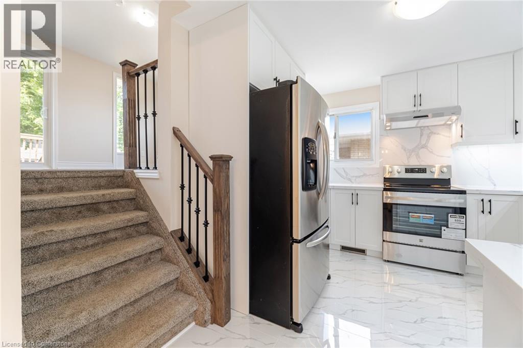 Photo 36 of 50 Albemarle Street, Brantford ON