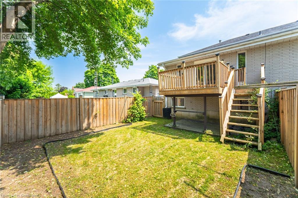 Photo 28 of 50 Albemarle Street, Brantford ON