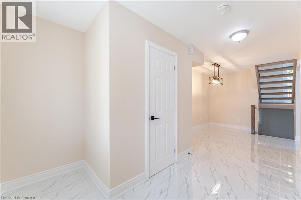 Photo 29 of 50 Albemarle Street, Brantford ON