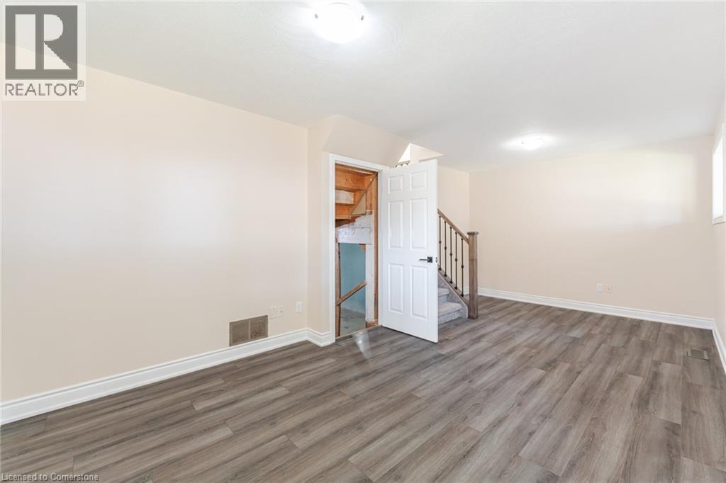 Photo 39 of 50 Albemarle Street, Brantford ON