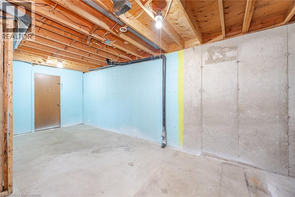 Photo 20 of 50 Albemarle Street, Brantford ON