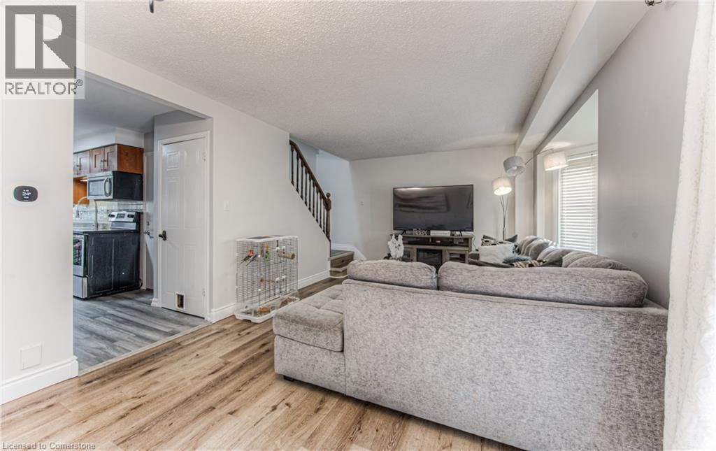 Photo 5 of 582 Drummerhill Crescent, Waterloo ON
