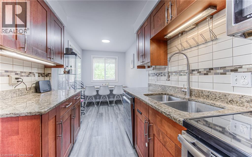 Photo 33 of 582 Drummerhill Crescent, Waterloo ON