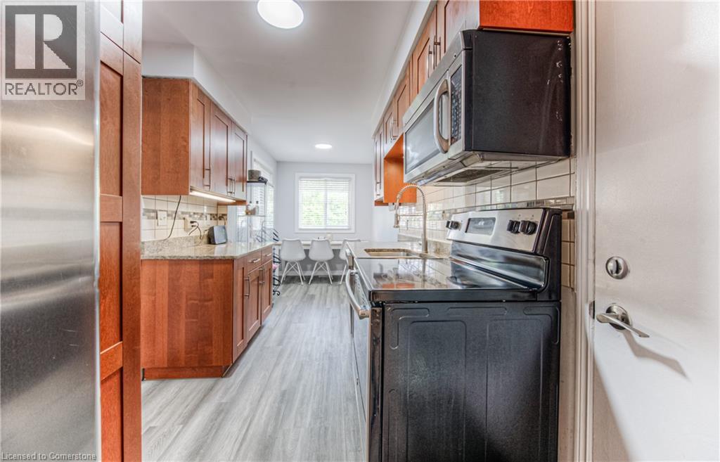 Photo 3 of 582 Drummerhill Crescent, Waterloo ON
