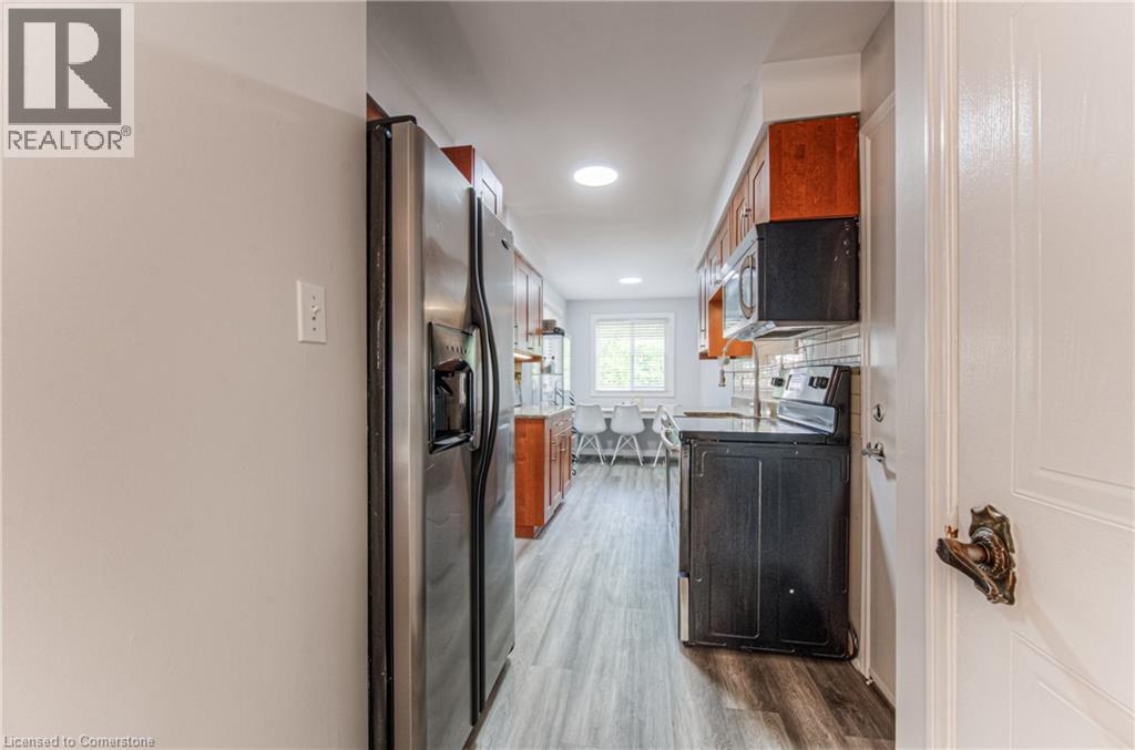Photo 2 of 582 Drummerhill Crescent, Waterloo ON
