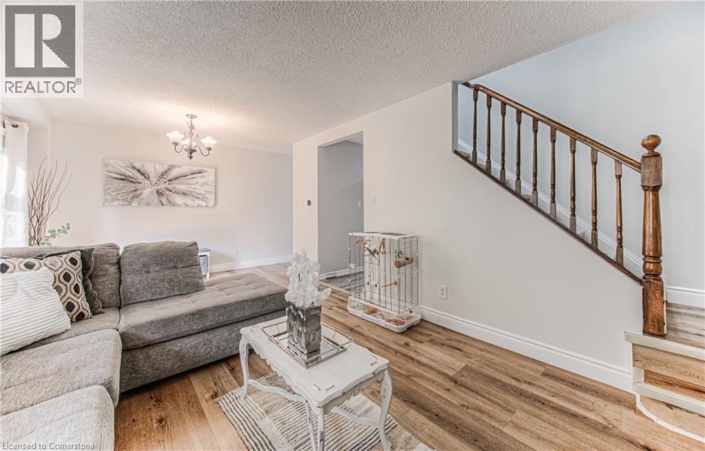 Photo 6 of 582 Drummerhill Crescent, Waterloo ON
