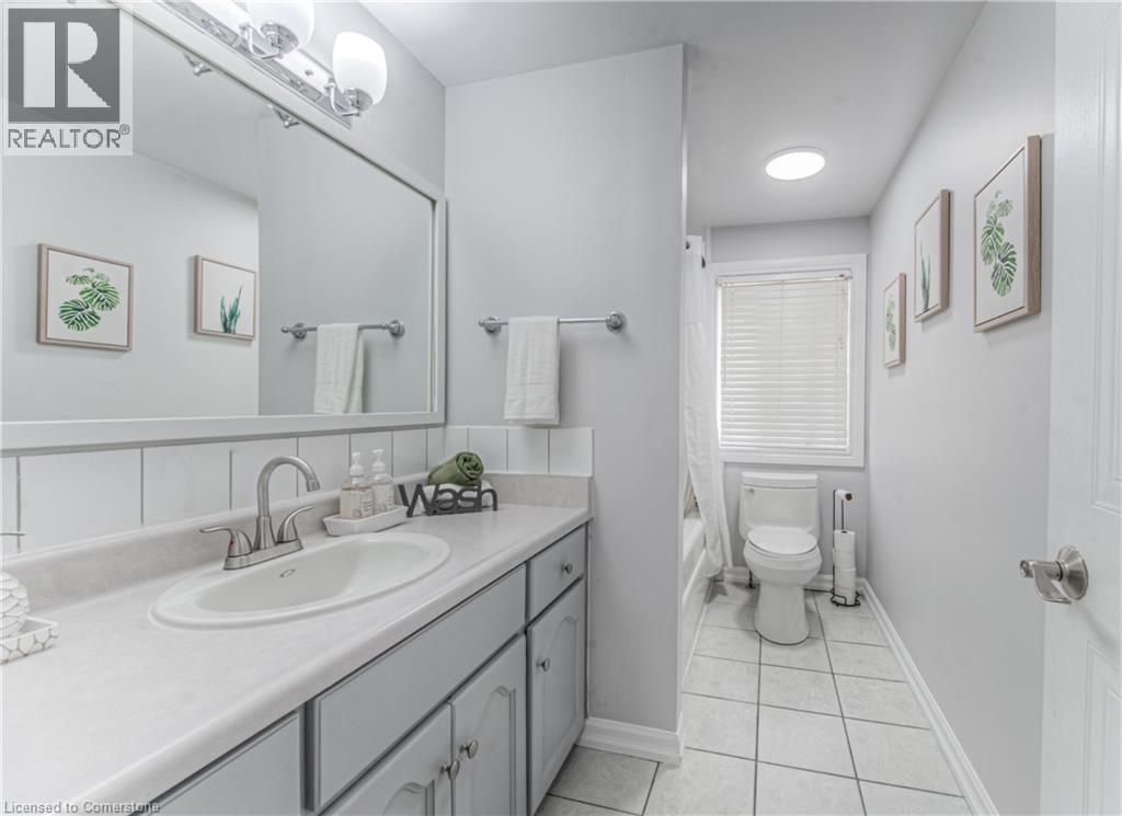 Photo 12 of 582 Drummerhill Crescent, Waterloo ON