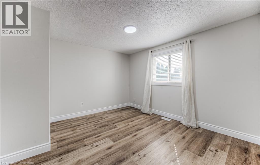 Photo 40 of 582 Drummerhill Crescent, Waterloo ON