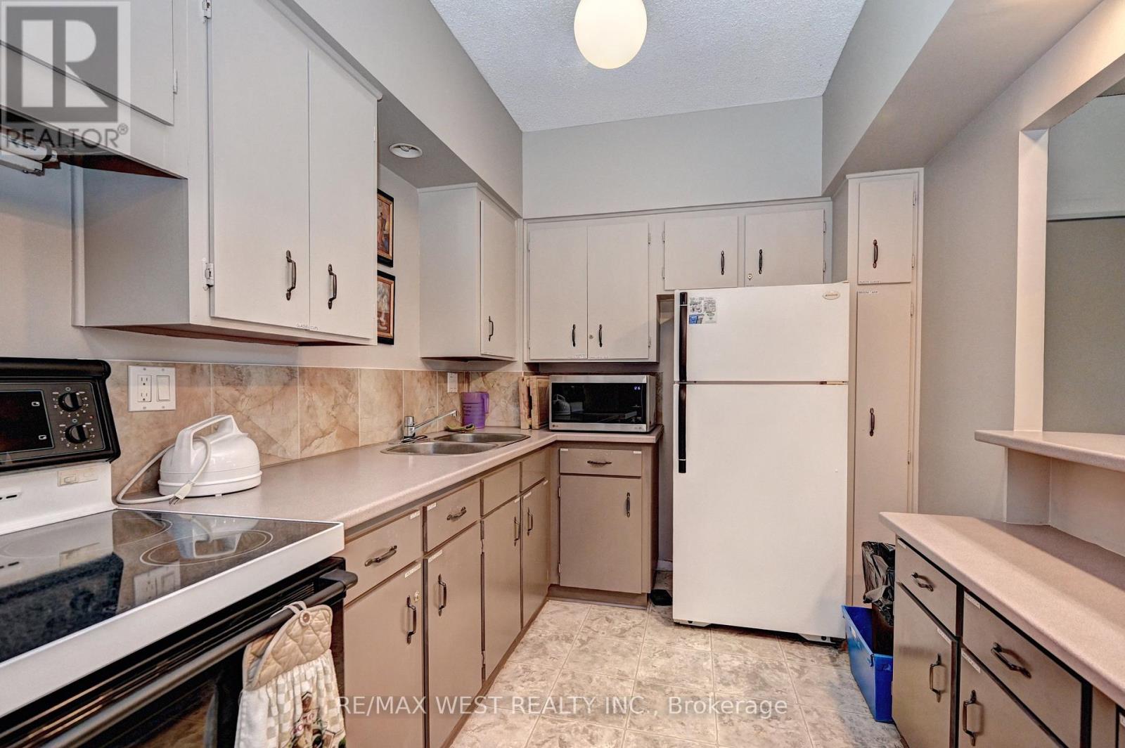 Photo 29 of 705 260 Sheldon Avenue N, Kitchener ON