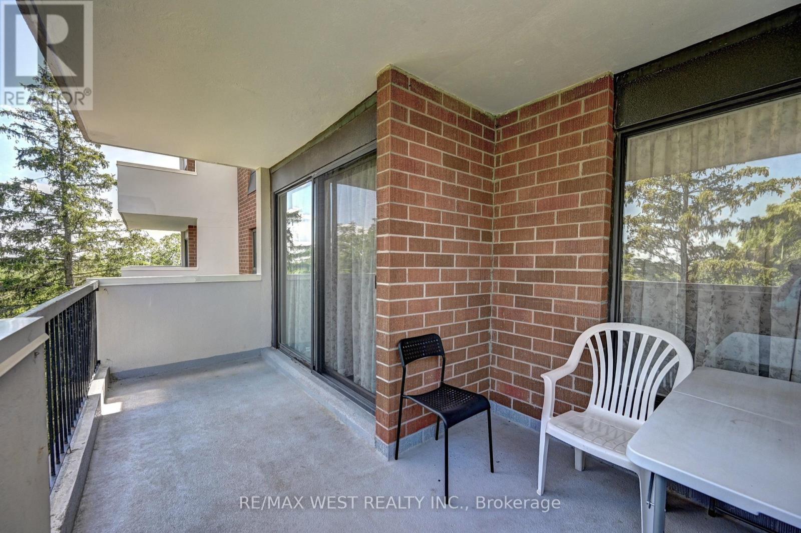 Photo 14 of 705 260 Sheldon Avenue N, Kitchener ON