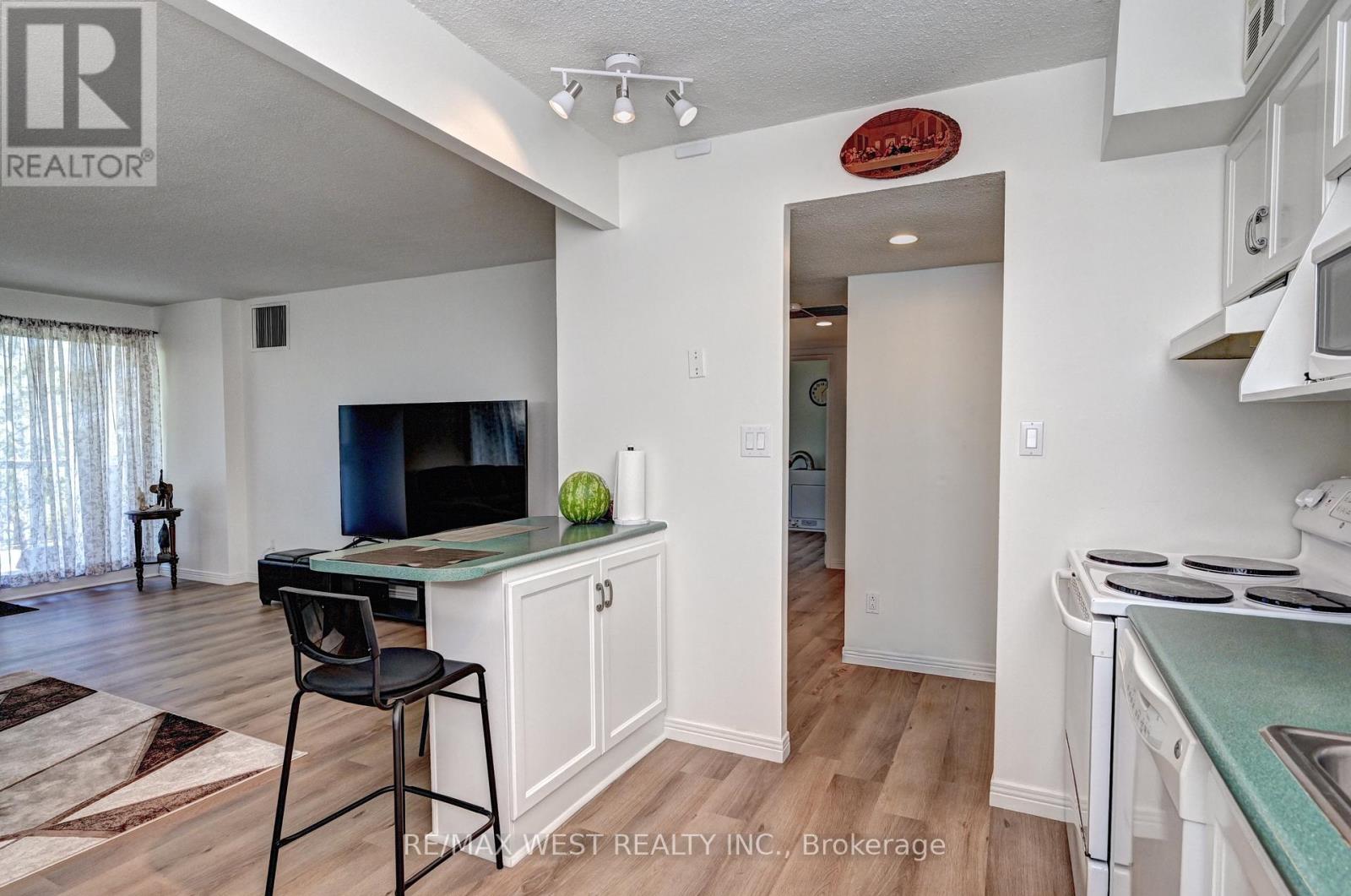 Photo 3 of 705 260 Sheldon Avenue N, Kitchener ON