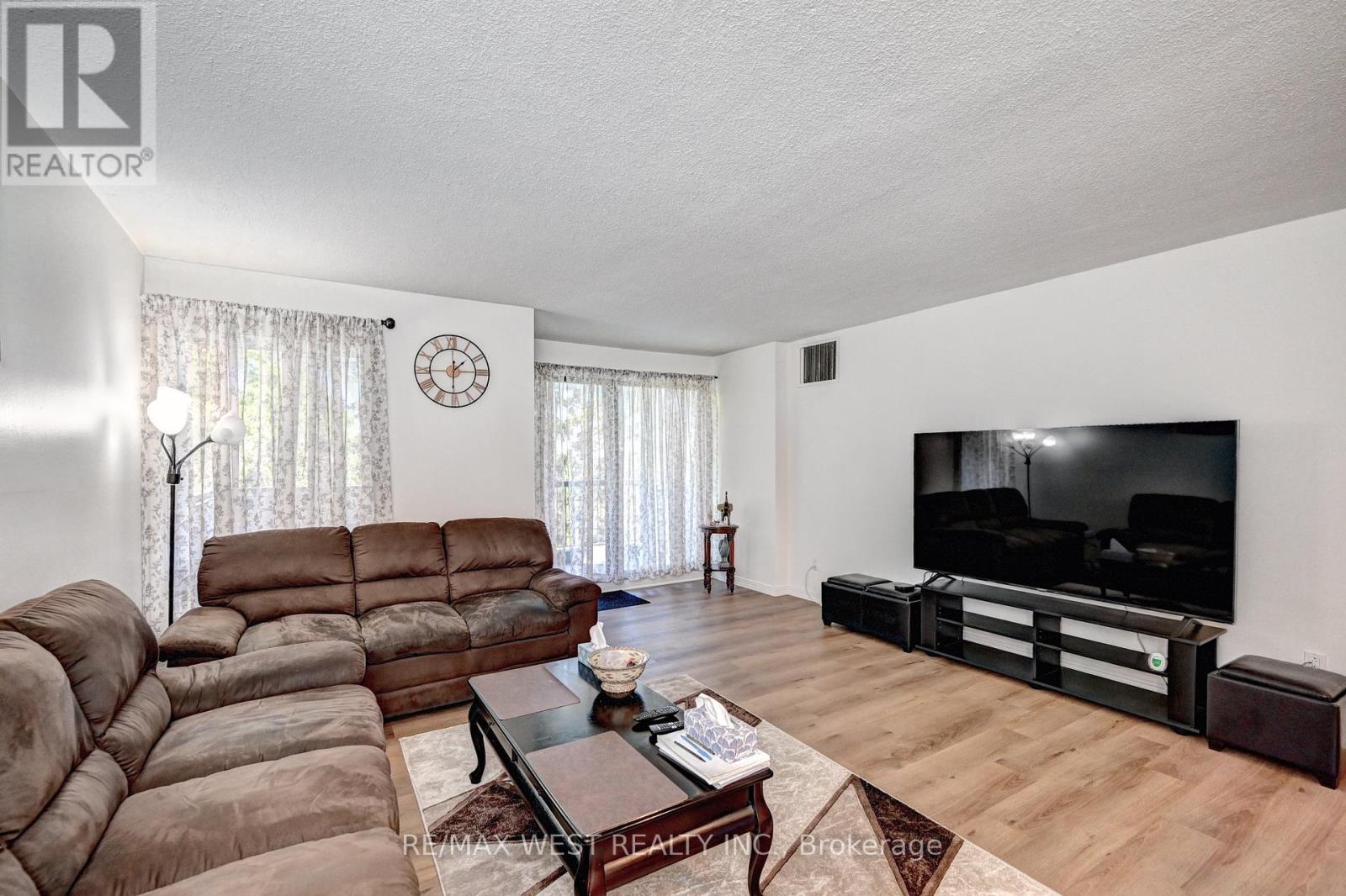 Photo 18 of 705 260 Sheldon Avenue N, Kitchener ON