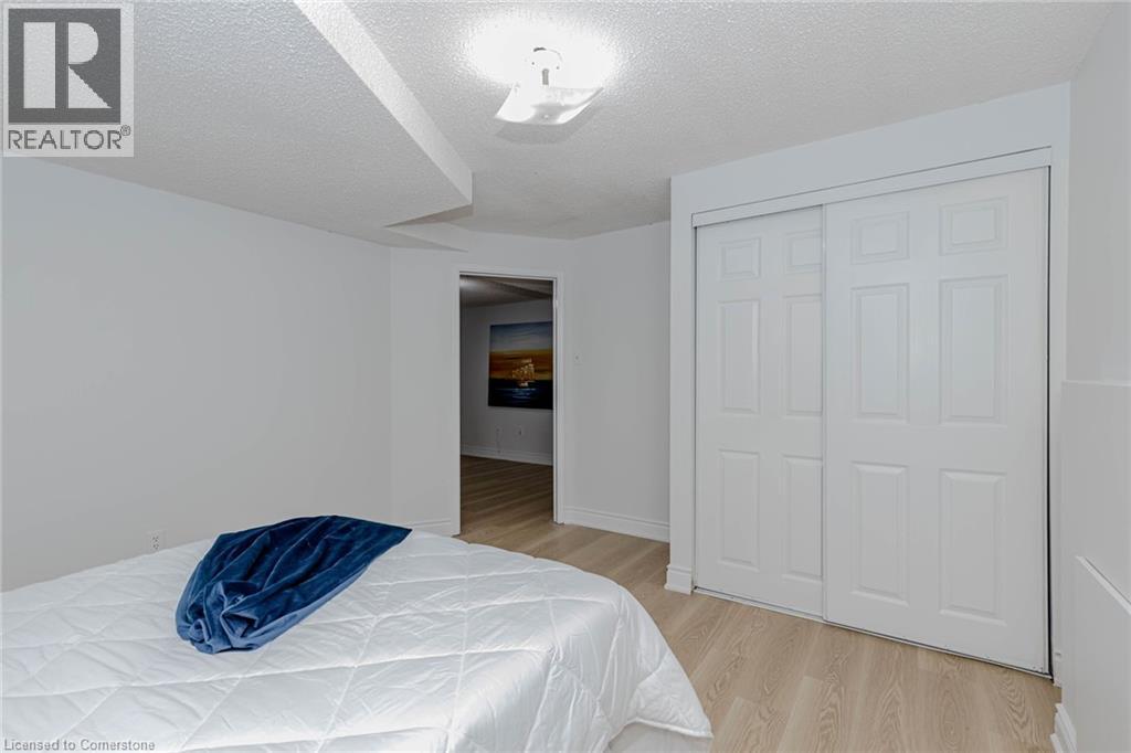 Photo 21 of 152 Blackfoot Trail, Mississauga ON