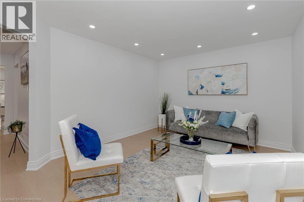 Photo 18 of 152 Blackfoot Trail, Mississauga ON