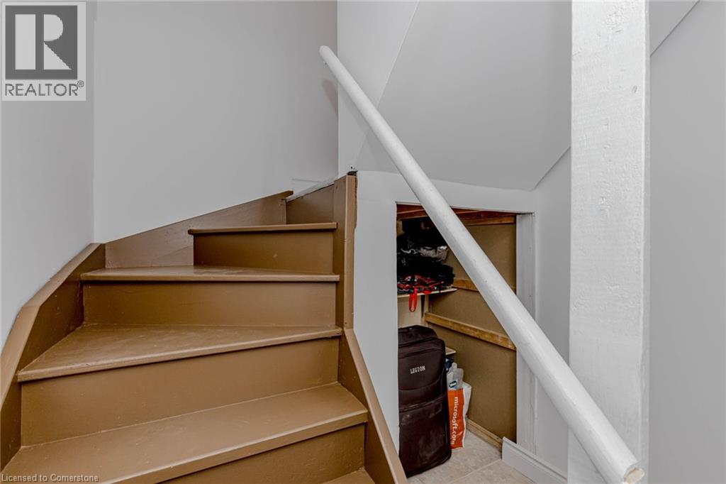 Photo 15 of 152 Blackfoot Trail, Mississauga ON