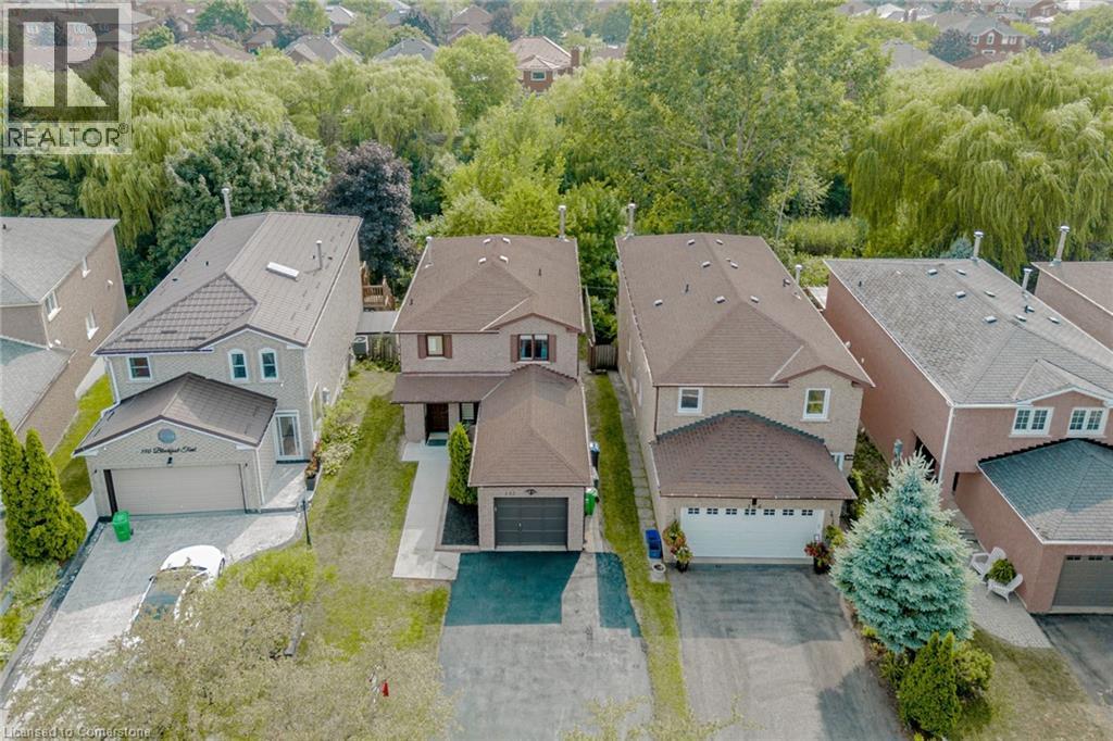 Photo 12 of 152 Blackfoot Trail, Mississauga ON