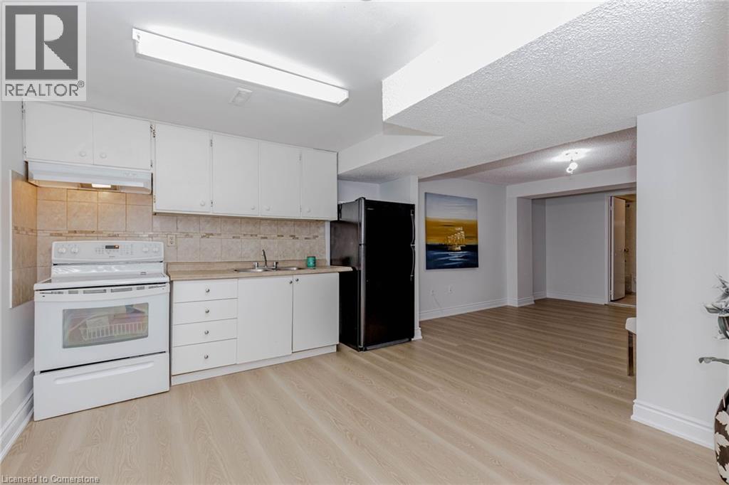 Photo 16 of 152 Blackfoot Trail, Mississauga ON