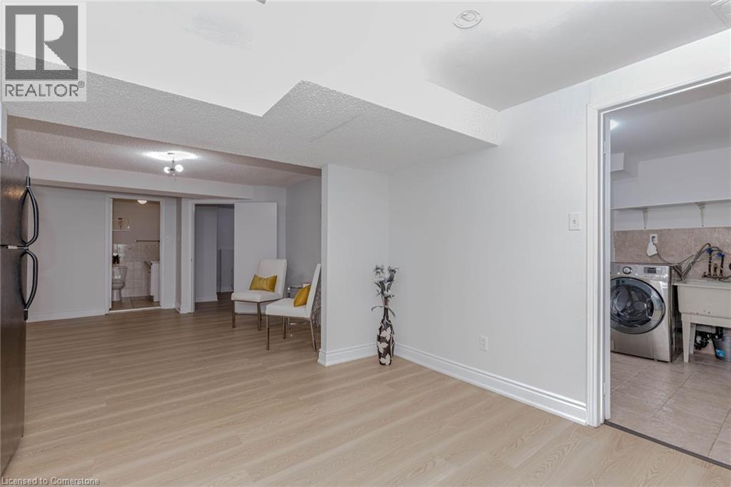 Photo 20 of 152 Blackfoot Trail, Mississauga ON