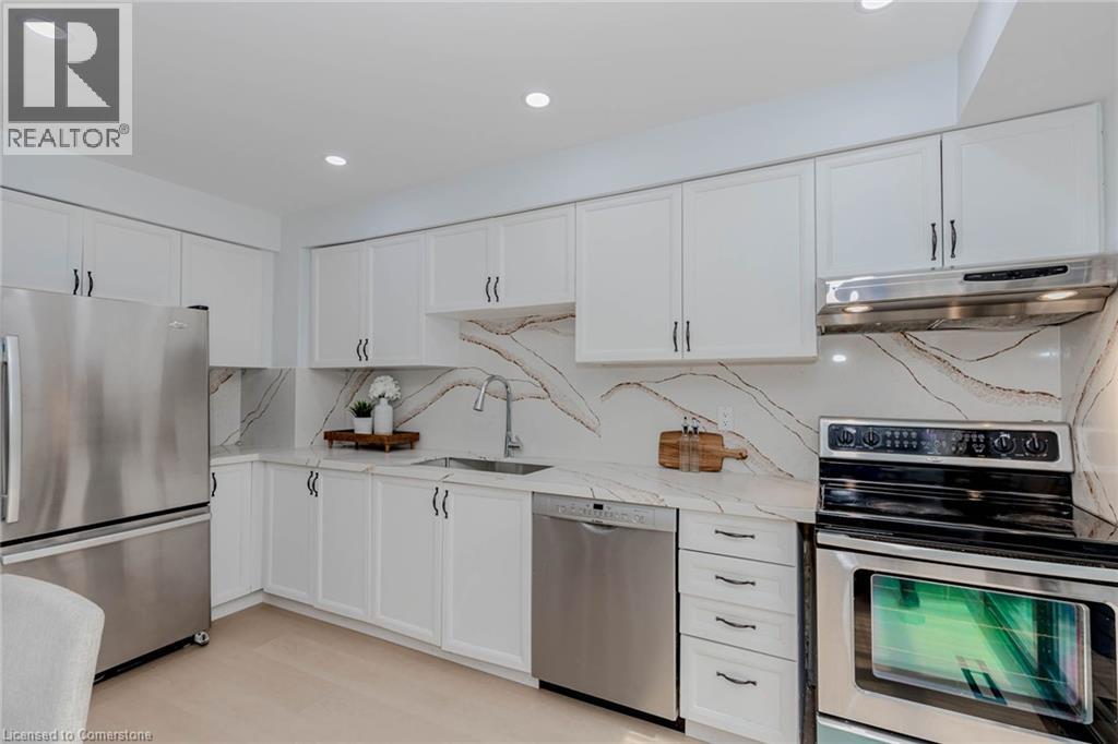 Photo 3 of 152 Blackfoot Trail, Mississauga ON