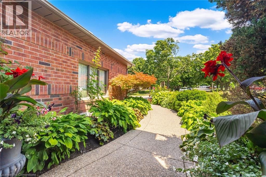 Photo 3 of 15 Brookbank Court, Brampton ON