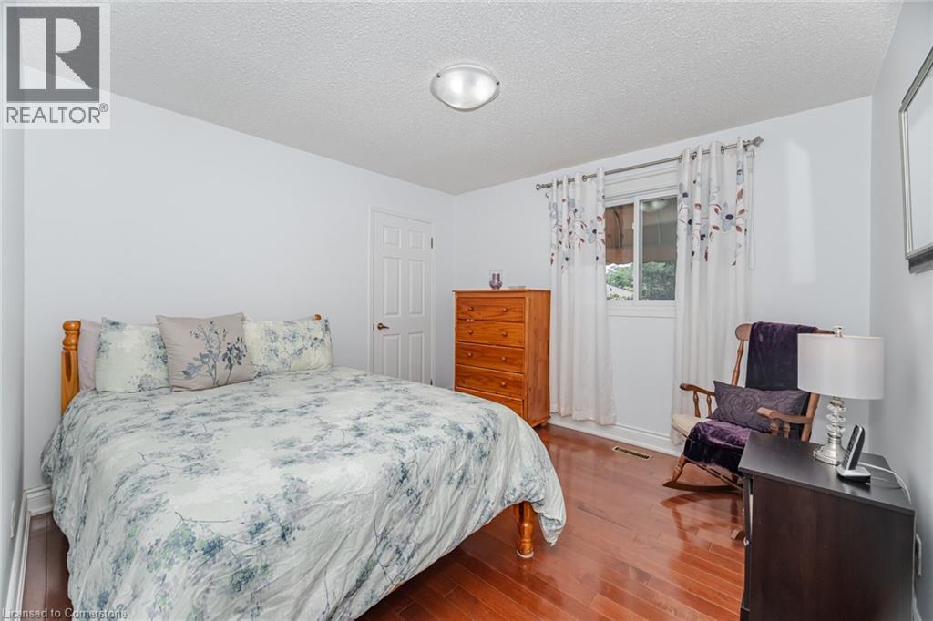 Photo 33 of 15 Brookbank Court, Brampton ON