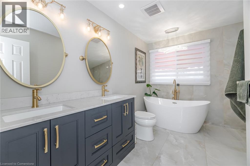 Photo 32 of 15 Brookbank Court, Brampton ON
