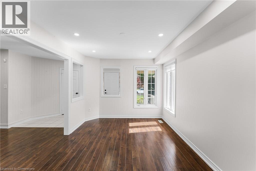 Photo 15 of 60 Crimson Ridge Road, Barrie ON