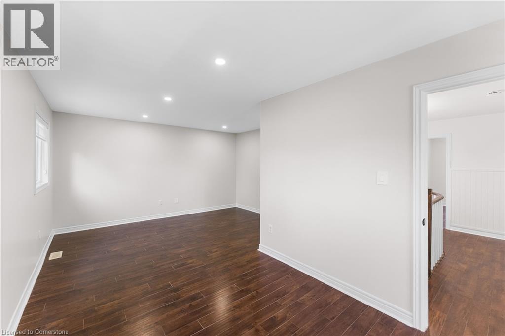 Photo 21 of 60 Crimson Ridge Road, Barrie ON