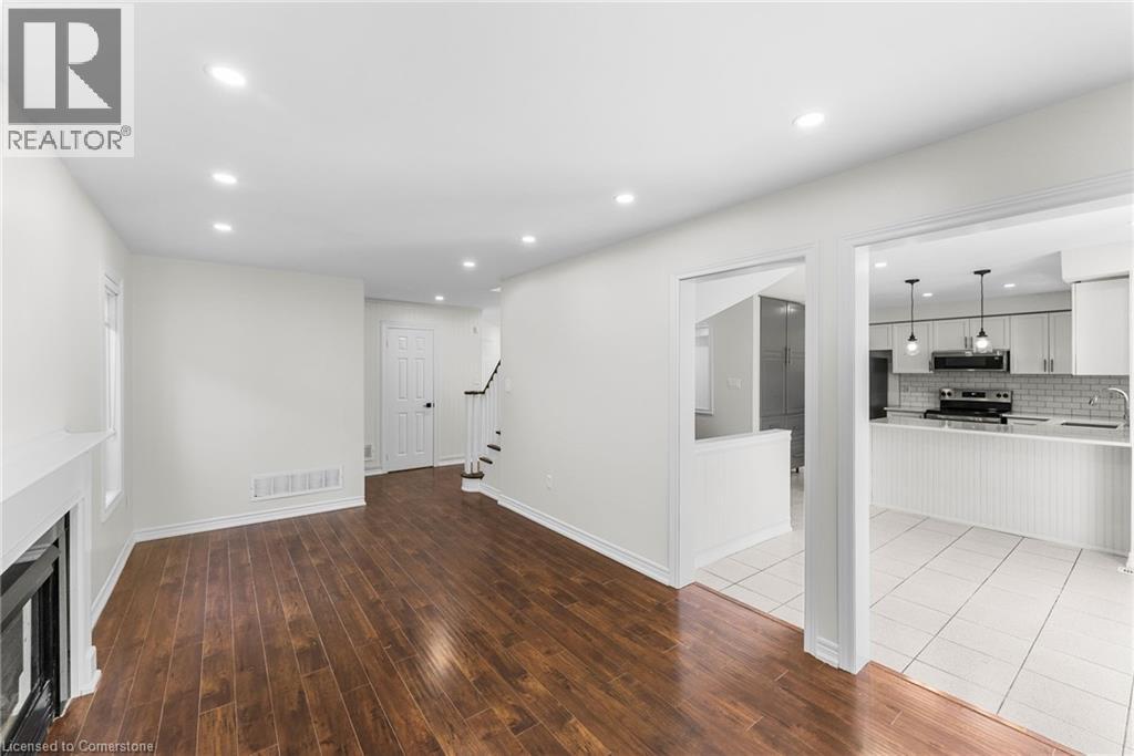 Photo 9 of 60 Crimson Ridge Road, Barrie ON