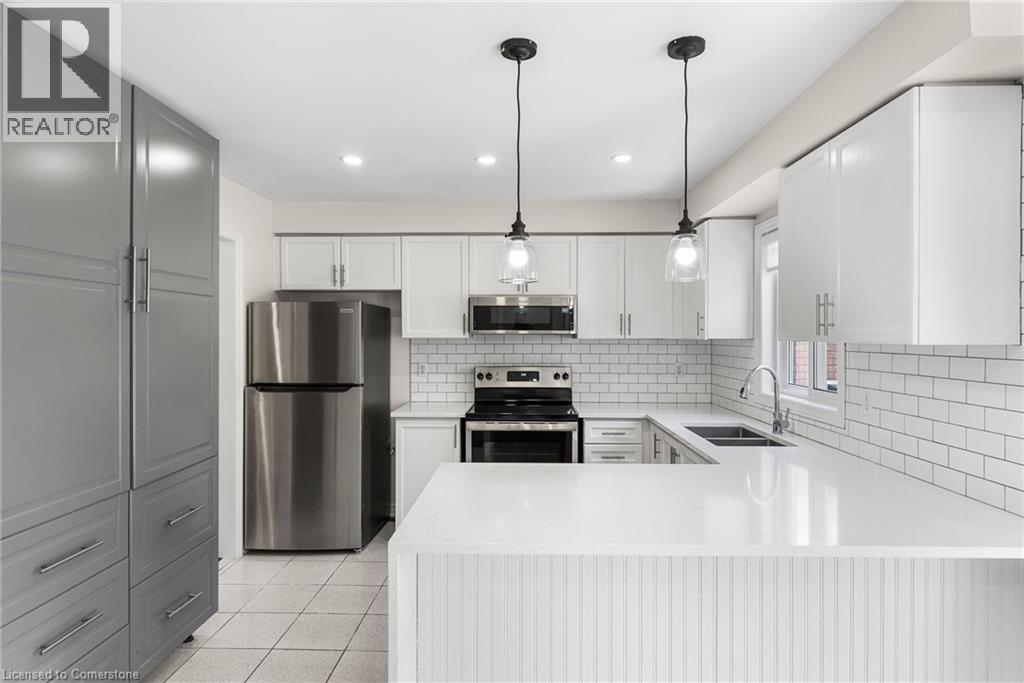 Photo 11 of 60 Crimson Ridge Road, Barrie ON