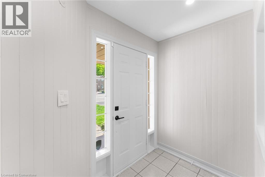 Photo 6 of 60 Crimson Ridge Road, Barrie ON