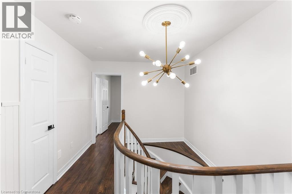 Photo 20 of 60 Crimson Ridge Road, Barrie ON