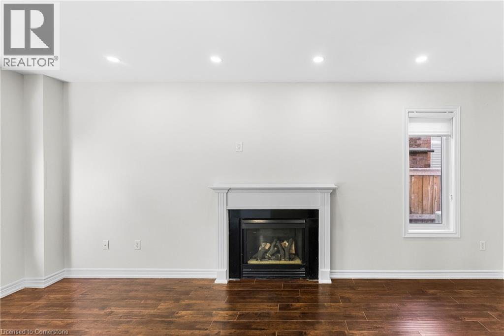 Photo 10 of 60 Crimson Ridge Road, Barrie ON