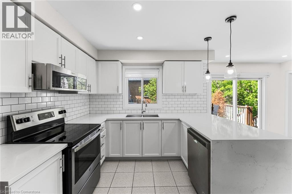 Photo 13 of 60 Crimson Ridge Road, Barrie ON