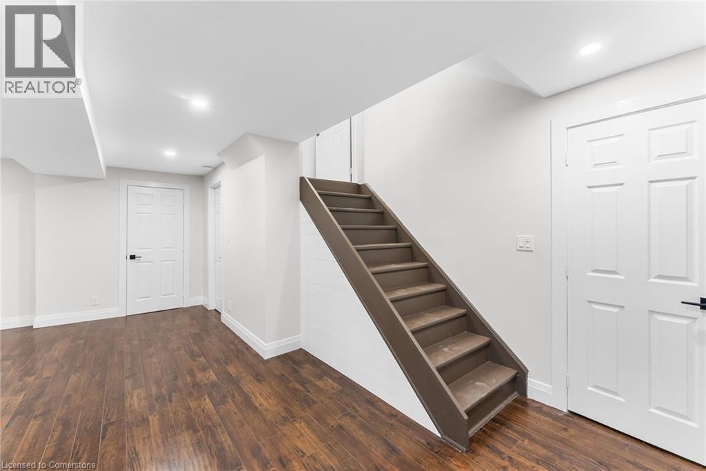 Photo 33 of 60 Crimson Ridge Road, Barrie ON