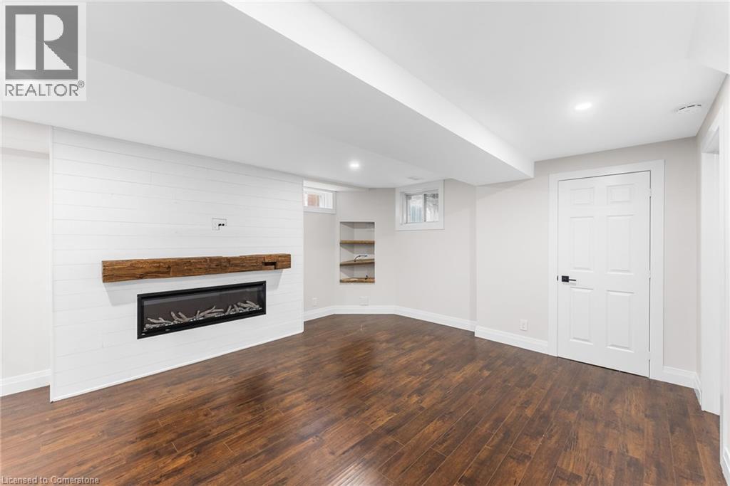 Photo 35 of 60 Crimson Ridge Road, Barrie ON