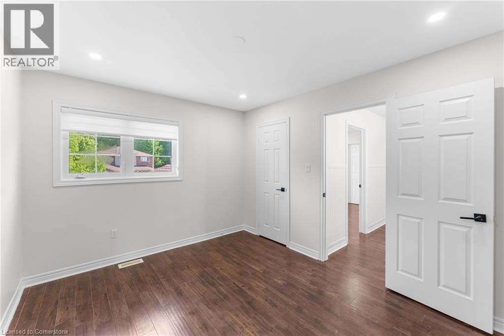 Photo 28 of 60 Crimson Ridge Road, Barrie ON