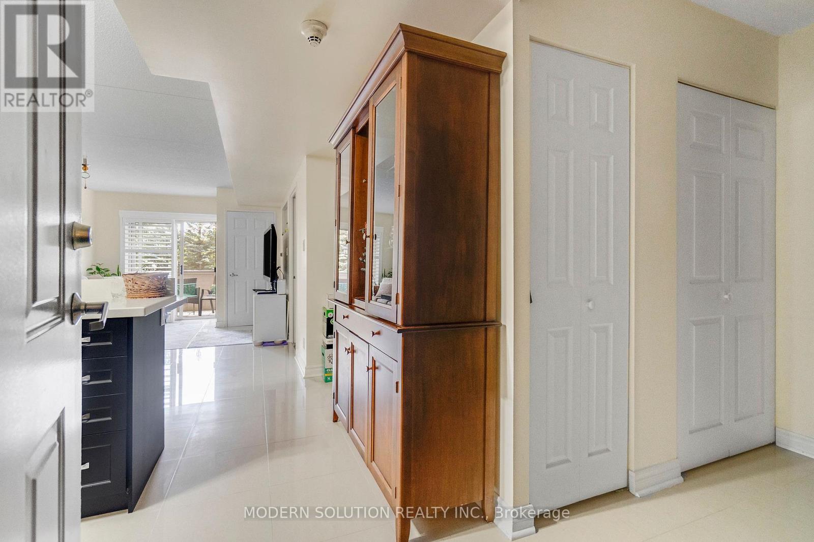 Photo 11 of 102 250 Pine Grove Drive, Vaughan ON