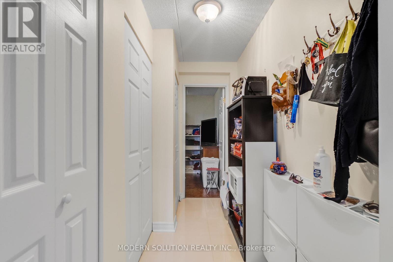 Photo 12 of 102 250 Pine Grove Drive, Vaughan ON